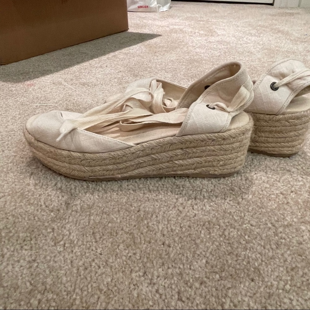 Soludo Open-Toe Platform - Picture 8 of 8